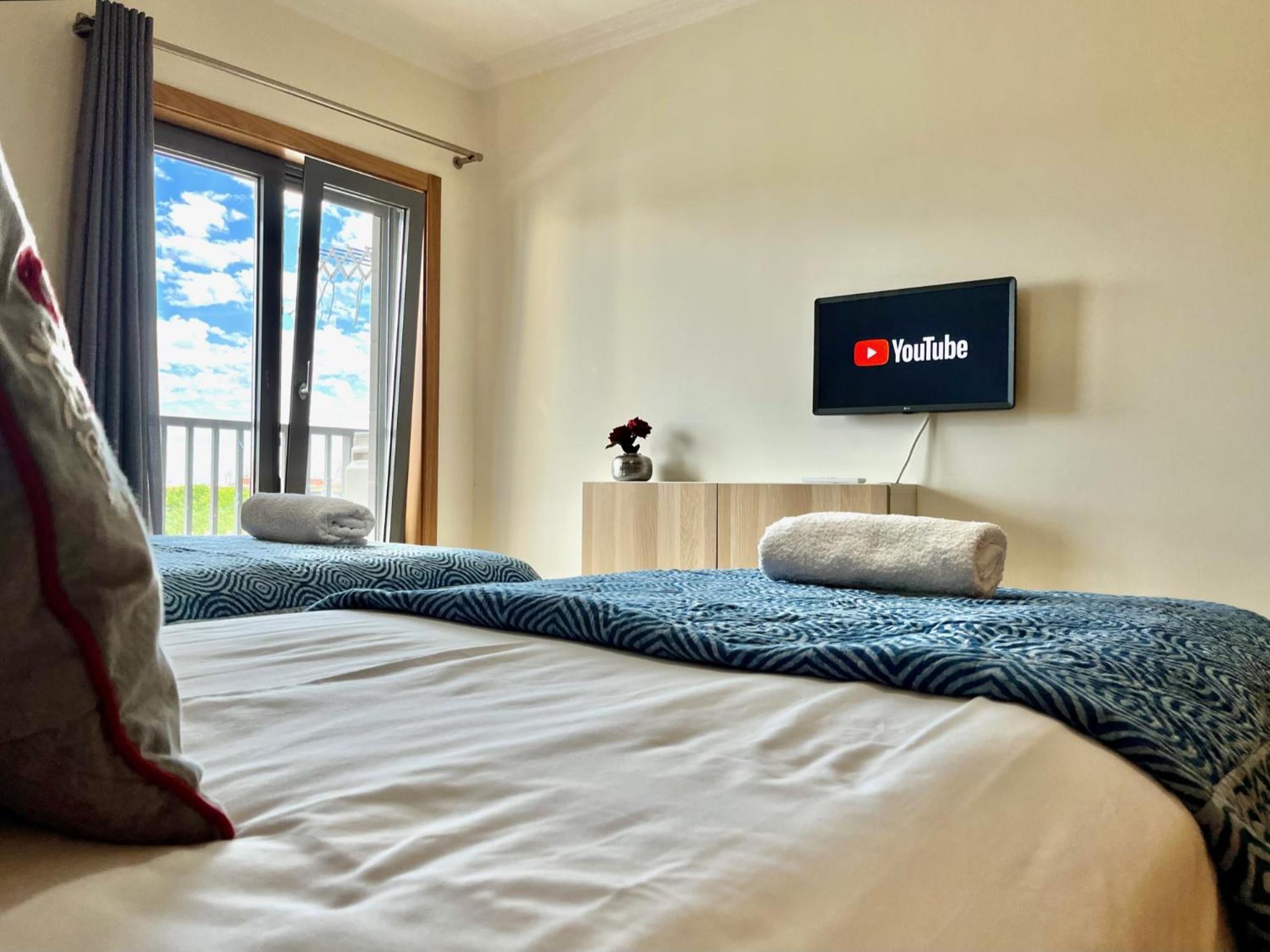 Modern & Spacious With River View Lisboa